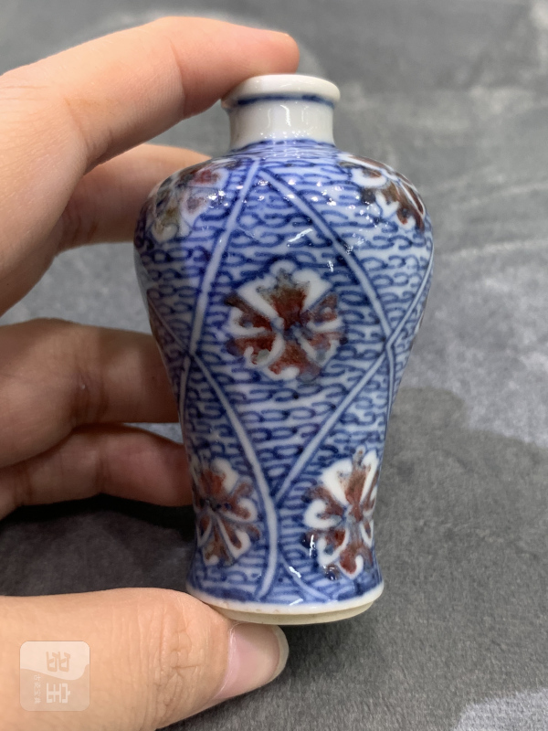 清中期青花釉里红缠枝花卉纹鼻烟壶 - 图3